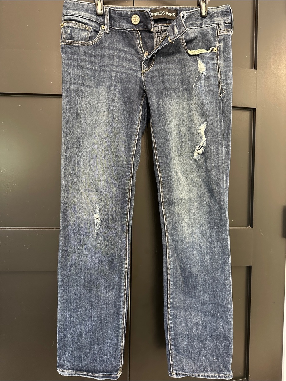 Express Women's Straight-Leg Jeans in Faded Blue Wash Size 6s